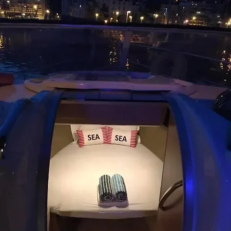 Yacht Experience Lemon Town 船屋 *