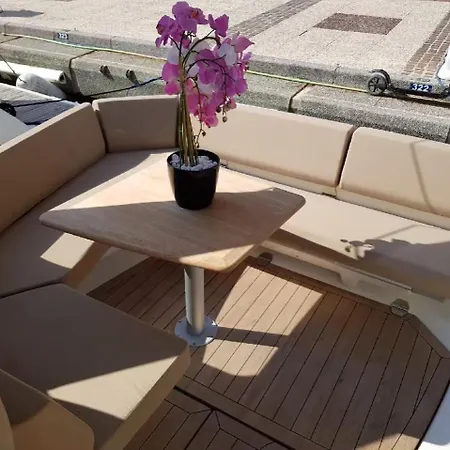 船屋 Yacht Experience Lemon Town 芒通